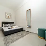 2 Bedroom Flat *