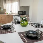 2 Bedroom Flat Apartment *
