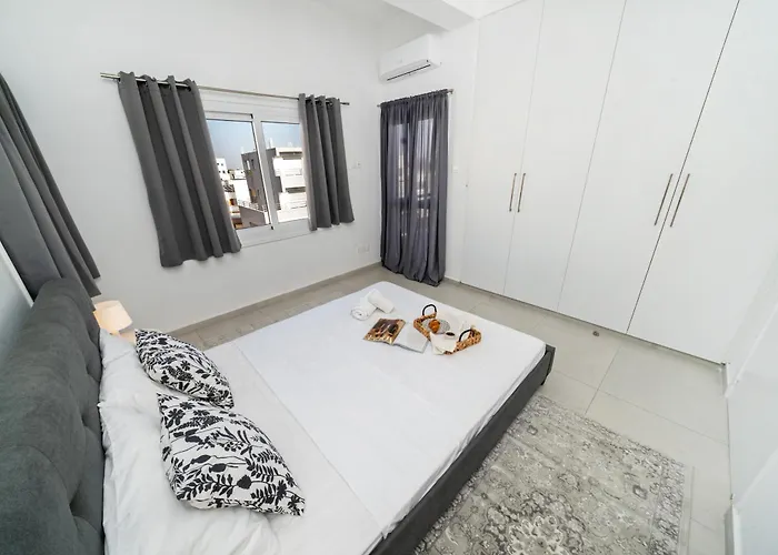 2 Bedroom Flat Lägenhet Nicosia