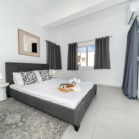 2 Bedroom Flat Апартаменты Никосия